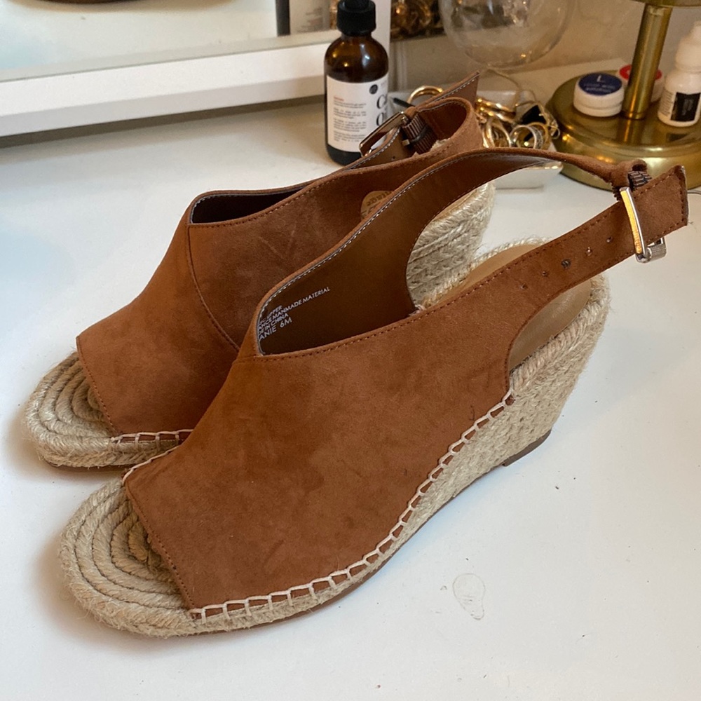 Camel wedges